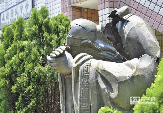 巨资引进万只萤火虫图片