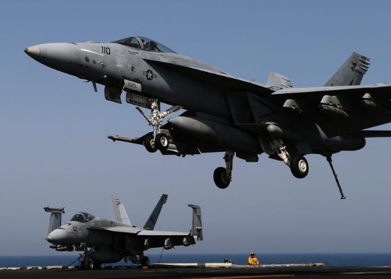 外媒:美国现在穷兵黩武 仍想遏制 中国战车