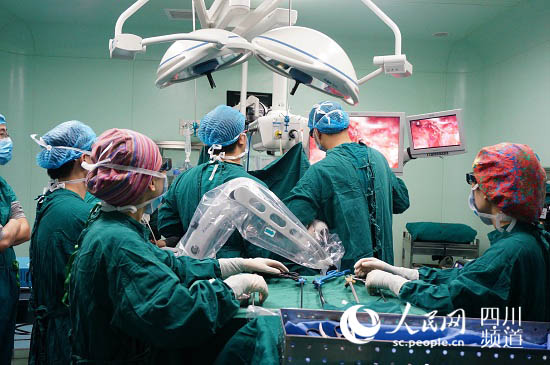 成都医院首次开启3D高清腔镜手术