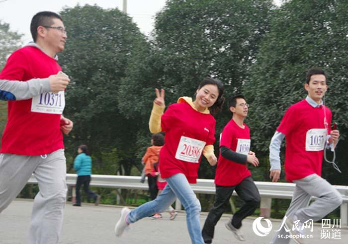 成都温江首届四分之一马拉松赛开赛