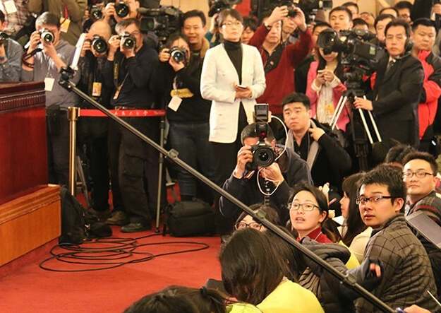 大衣哥晒ps全家福图片