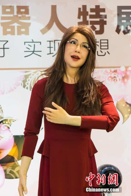 <em>美女</em>机器人阳扬引关注 <em>我们</em>为什么<em>都爱</em>机器人
