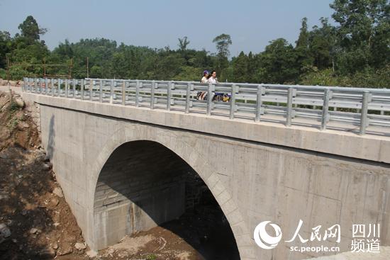自贡市富顺四县交界处桥改工程投入使用 逾8万