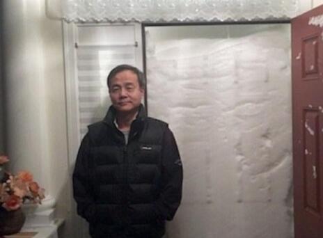 美国暴雪一夫妇家门被堵