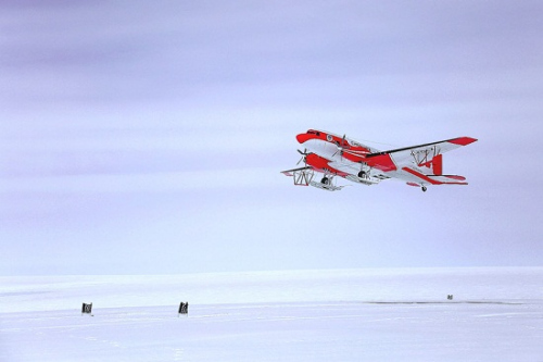 南极洲现巨大冰下湖