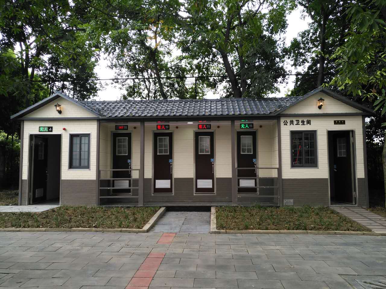 移動公廁“上崗”解決如廁難題