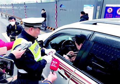 1019名馬大哈司機還是開著限行車上路