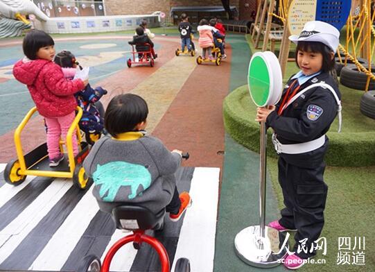 德育如何做?温江区一幼儿园用混龄游戏来培养