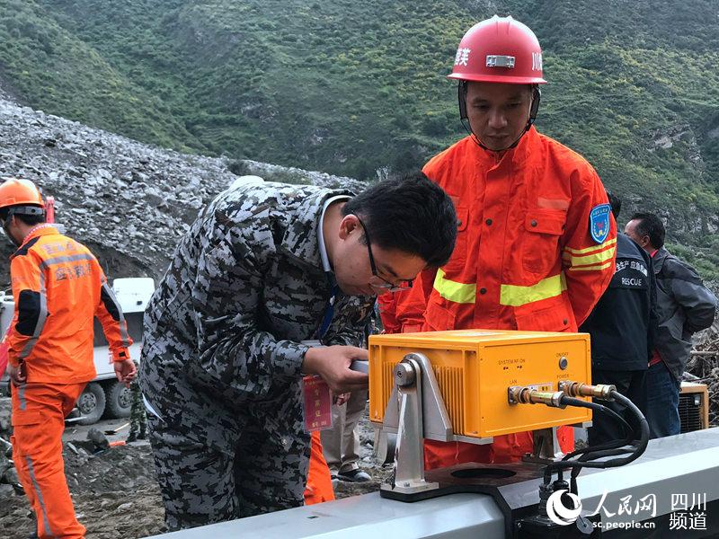 安监总局调运先进设备参与四川茂县垮塌抢险救援。（图片由四川省安监局提供）