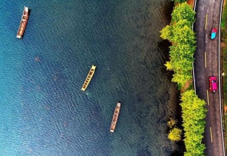 泸沽湖秋色迷人