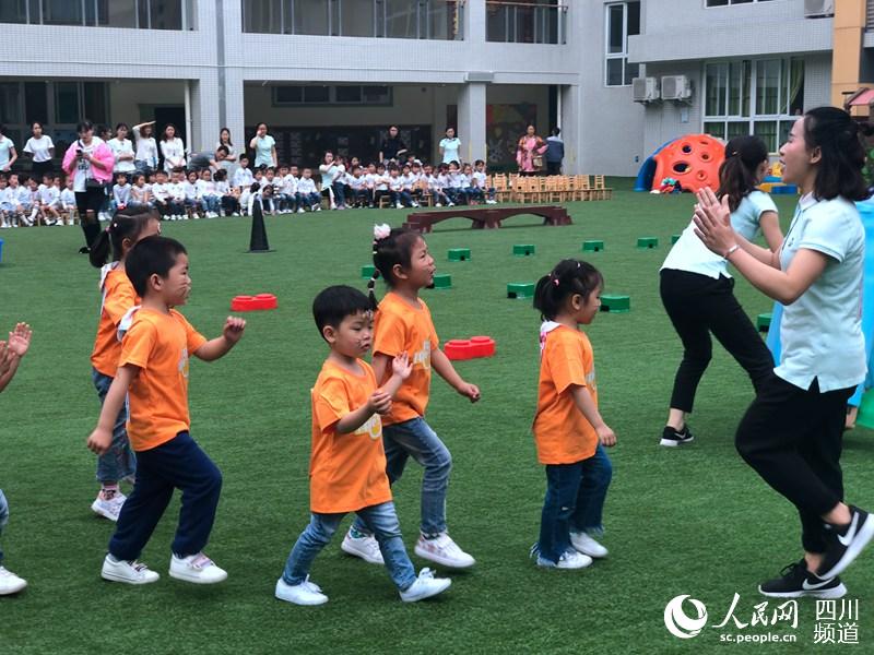 看!成都武侯一幼儿园的童真趣味早操赛