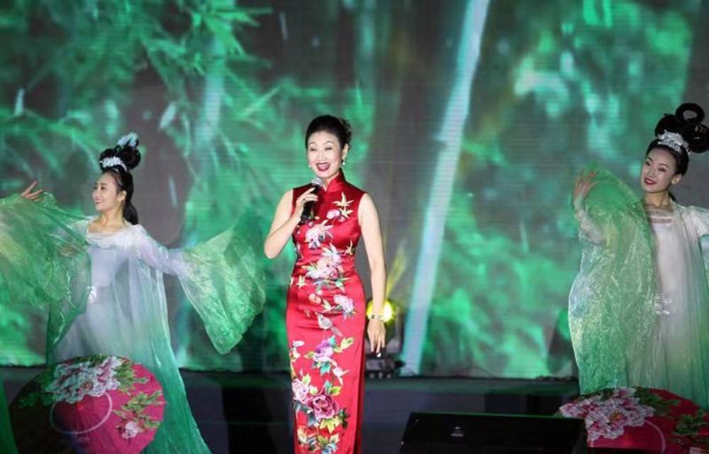 成都龙泉驿纪念改革开放40周年暨第十二届市民文化艺术节开幕