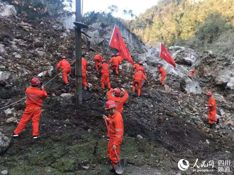 四川省应急救援力量到达兴文地震灾区开展救援。(图片由省应急管理厅提供)