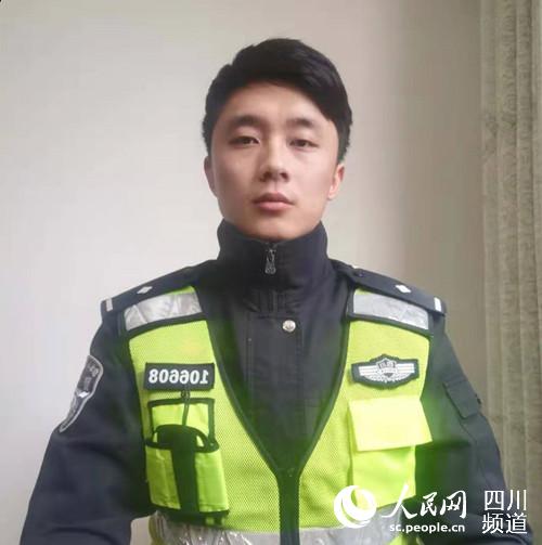 四川宜宾高县公安局罗场镇派出所干警龙鹏全.(受访者供图)