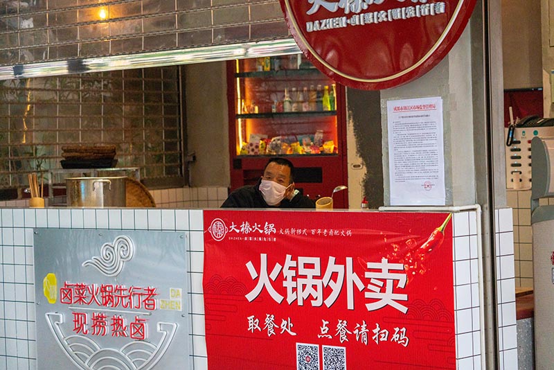 2020年2月29日，成都市錦江區，“雲復工”的火鍋店。（李燊 攝）