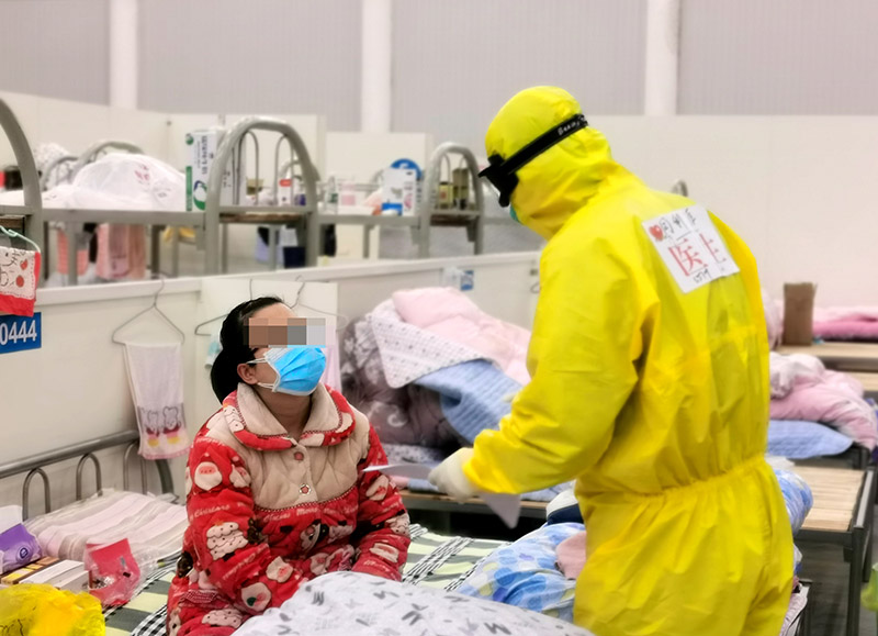 2020年2月26日，四川醫療隊隊員在武漢漢陽方艙醫院工作瞬間。（安源 攝）