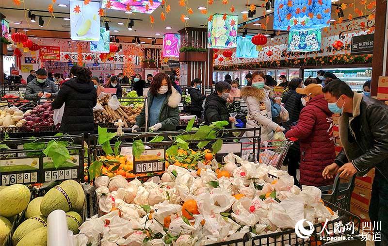 2020年2月17日，都江堰市某超市。（龍開智 攝）