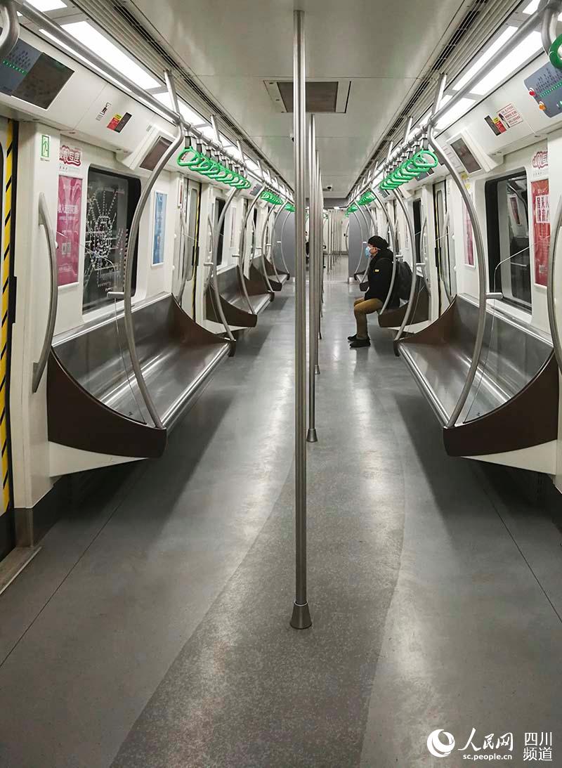 2020年2月4日，成都地鐵2號線。(李德明 攝）