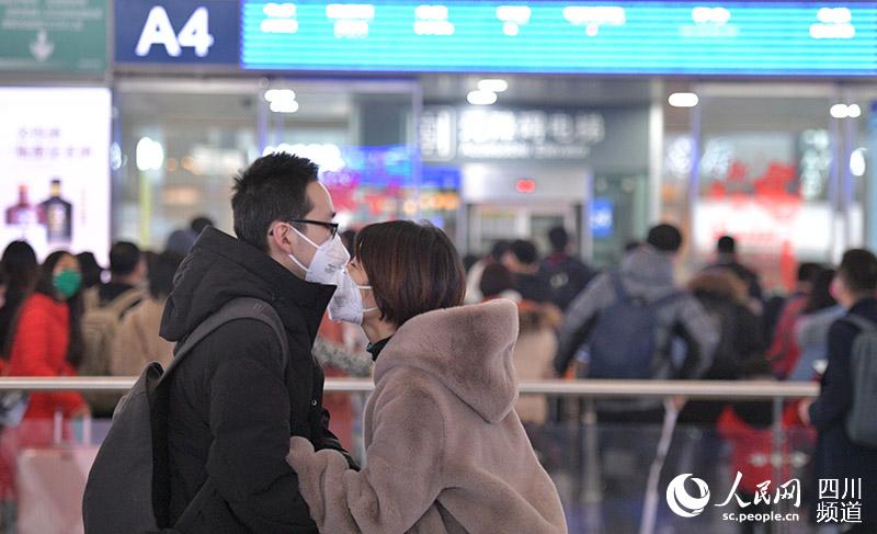 2020年1月23日，成都火車東站迎來客流高峰。（ 劉忠俊 攝）