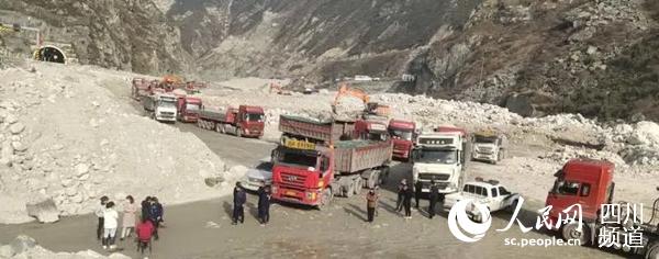 �봨�س�Ϫ�����ٴ��õ�ɰʯ�����ֳ����Ĵ���Ͷ���Ź�ͼ��
