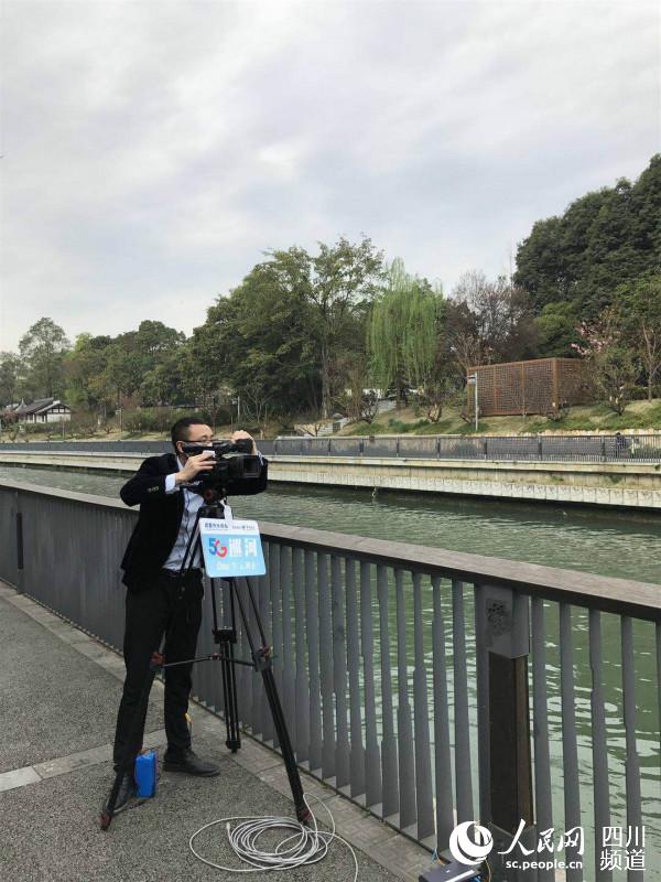 現場直播巡河。成都市水務局供圖