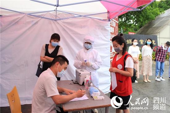四川文化傳媒職業學院在崇州校區舉行了新冠肺炎疫情防控應急演練。學院供圖
