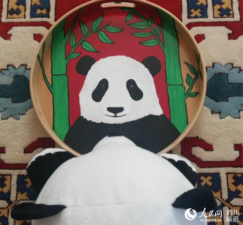 Panda Through the Looking Glass--I__rem Akkus__zͼƬɳɶèоṩ