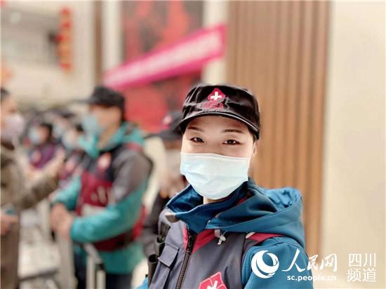 第七批援鄂醫療隊隊員朱靜出征當日留影。本人供圖 