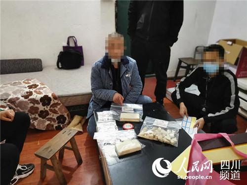 民警繳獲涉案毒品。內江市公安局供圖