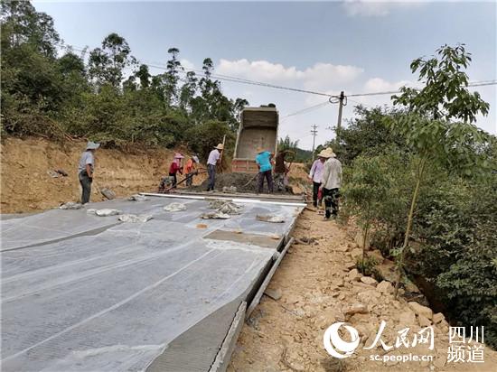 道路澆筑現場--蔣兵攝