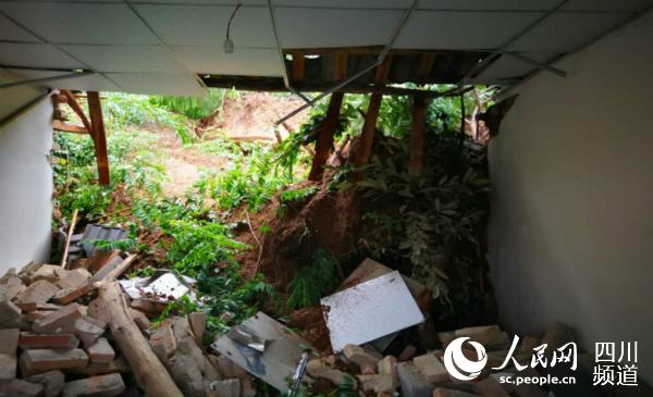 梓潼縣石牛鎮清河村2組發生崩塌。四川省自然資源廳供圖