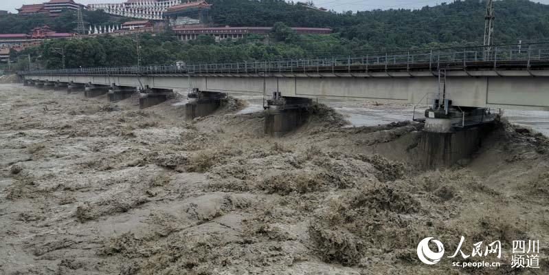 受強降雨影響，涪江綿陽段水位持續上漲。中國鐵路成都局集團供圖