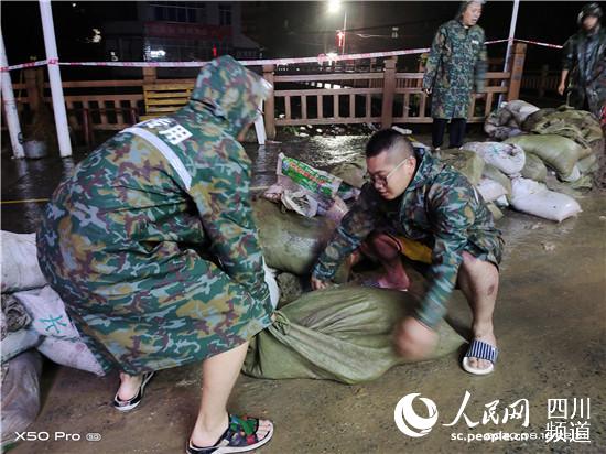 抗洪抢险救援现场。荣县县委宣传部供图