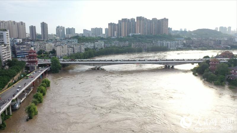 8月17日18時后的桐梓壩大橋。 蔣文君 攝