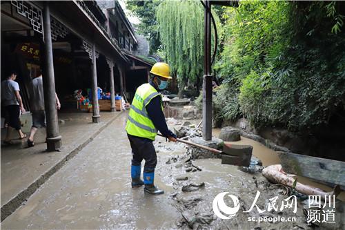 成都黃龍溪古鎮災后救援現場。中建三局中電科項目部供圖 