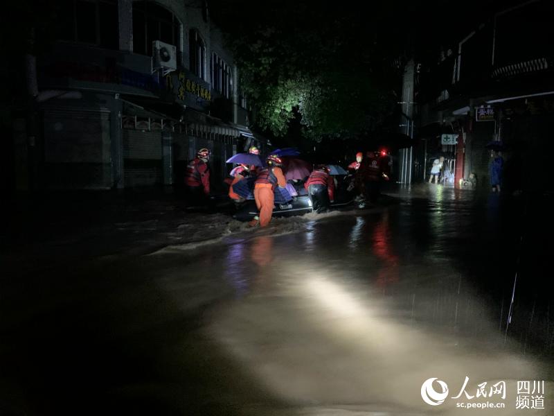 救援現場。成都市消防救援支隊供圖