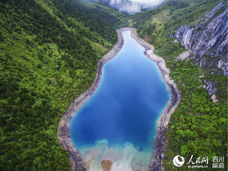 甘孜美景。甘孜州文旅局供圖