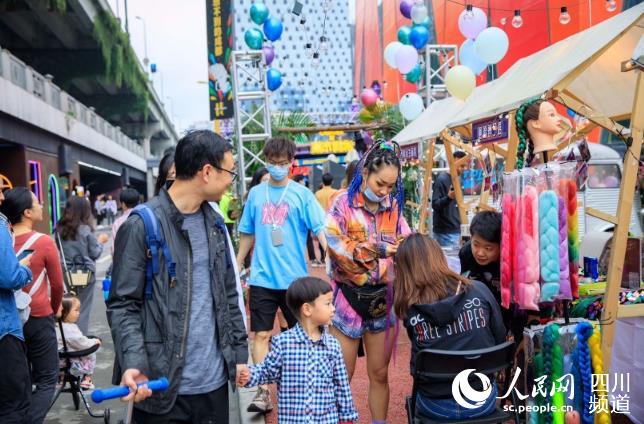 沸騰市集吸引游人流連