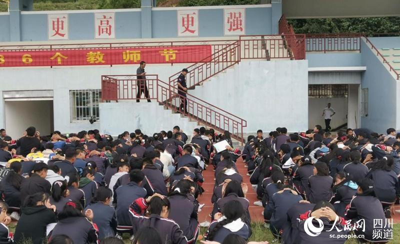 9月11日，雲南蘭坪民族中學舉行地震預警演習。成都高新減災研究所供圖