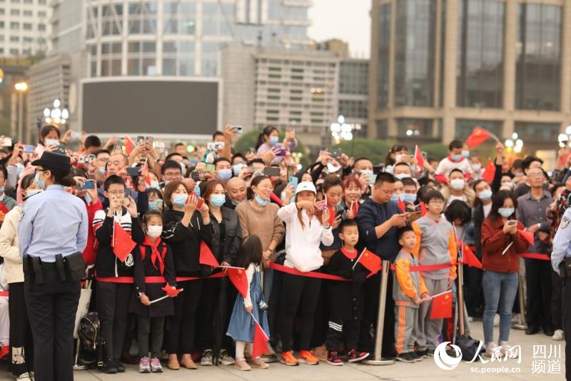 ����Ⱥ�ڲμ����졣���� ��