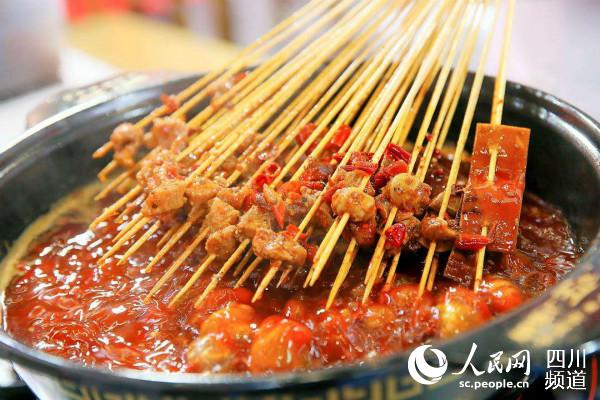 �Ĵ���ɫ������������췽��ͼ