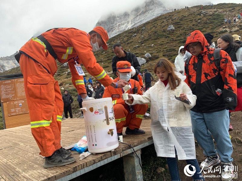 ɭ������ԱΪ�ο����Ͻ�������ܶ��� ��