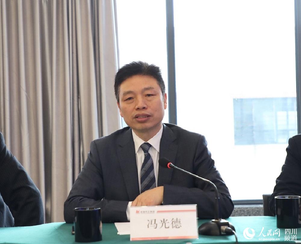 鐵騎力士集團總裁馮光德在簽約儀式上講話。鐵騎力士集團供圖