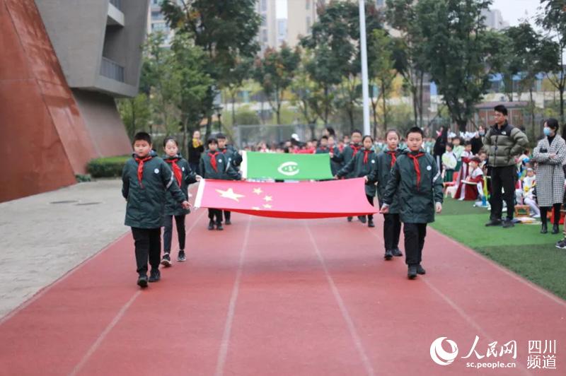 ���커�����볡���ɶ��в���Сѧ������У��ͼ