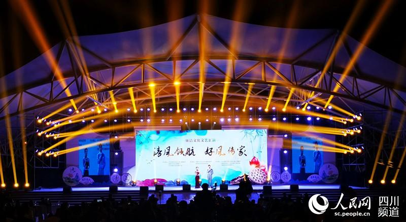 “清風領航 好風傳家”主題文藝晚會。空港融媒供圖