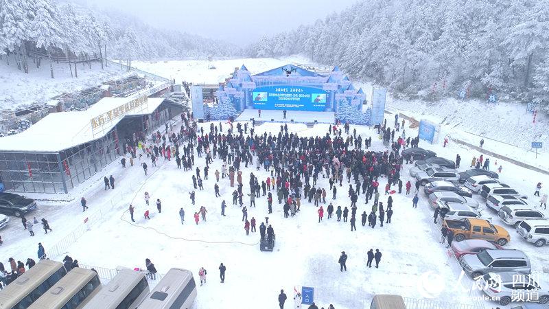 ����ɽ��ѩ����ڡ���Ԫ�г�������ý�����Ĺ�ͼ