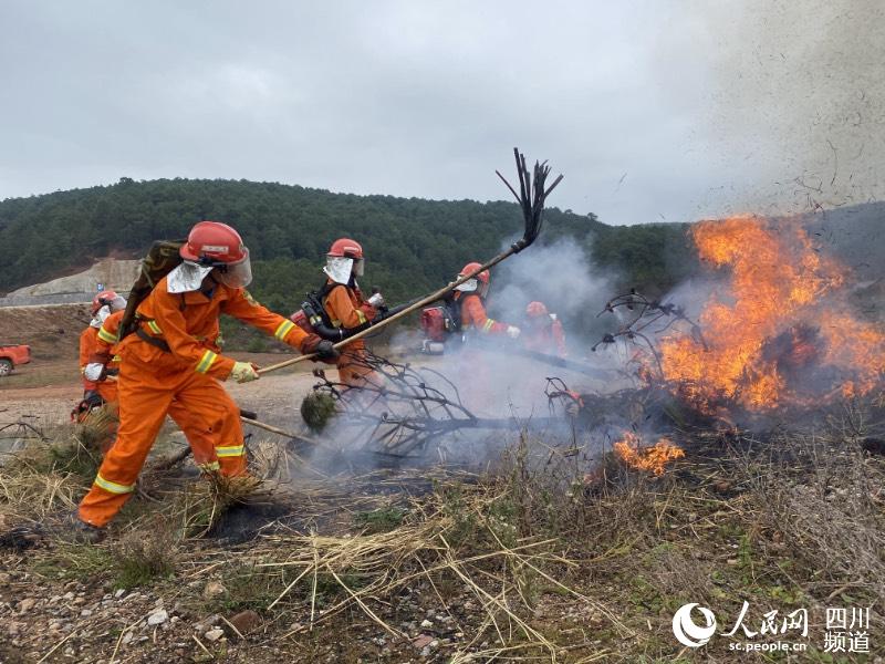 开展野外实战化训练。四川省森林消防总队凉山支队供图