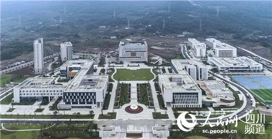 中國五冶承建的成都工業學院宜賓校區，僅用180天建成，總建筑面積15萬平方米。中國五冶集團供圖