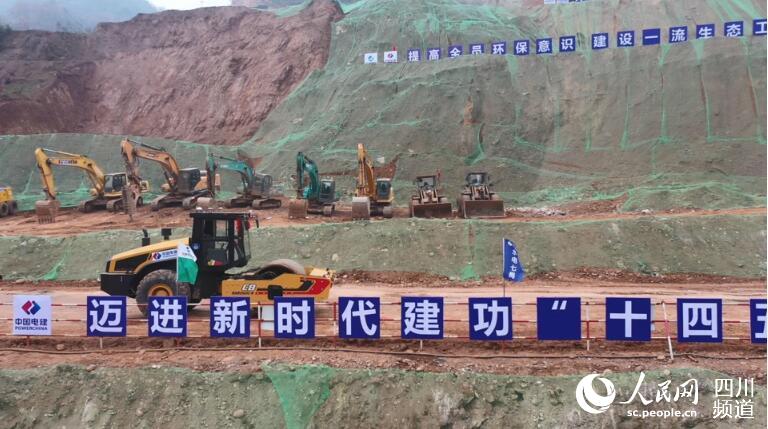 李家岩水庫無人碾壓技術。李俊敏攝