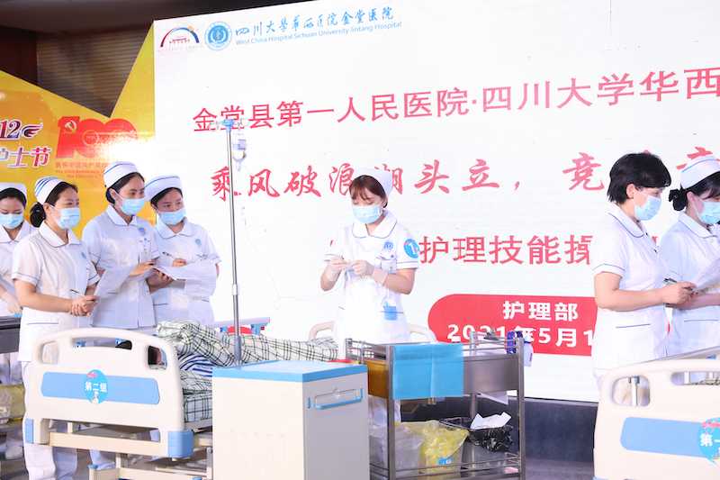 “靜脈留置針輸液技能操作大賽”現場。金堂縣融媒體中心供圖